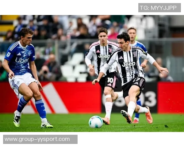 瓦拉内社媒晒与温格亨利合照观战科莫尤文重温足球传奇时刻